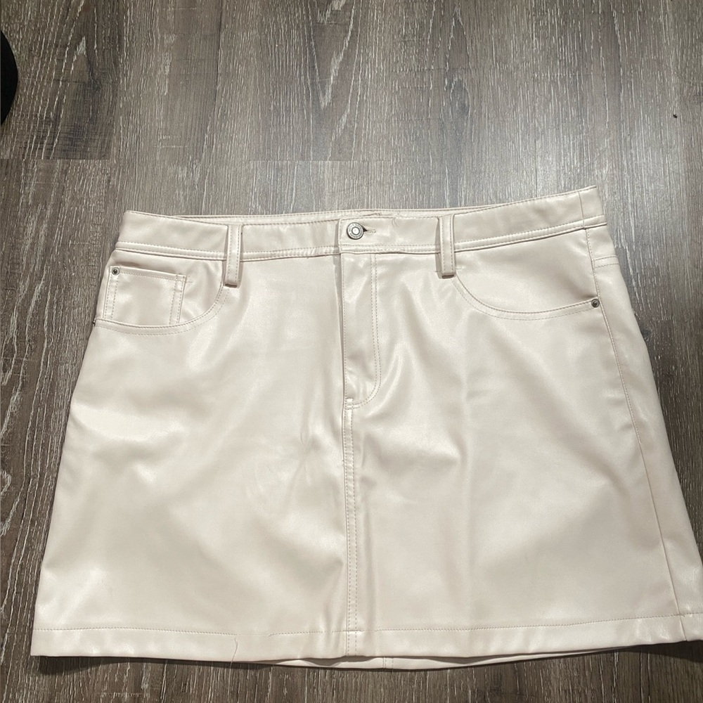 Faux leather mini skirt